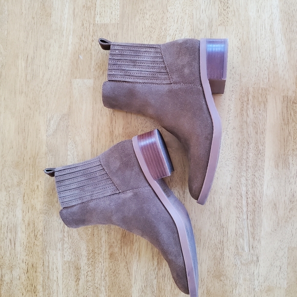 Dolce Vita suede ankle booties - Picture 13 of 16